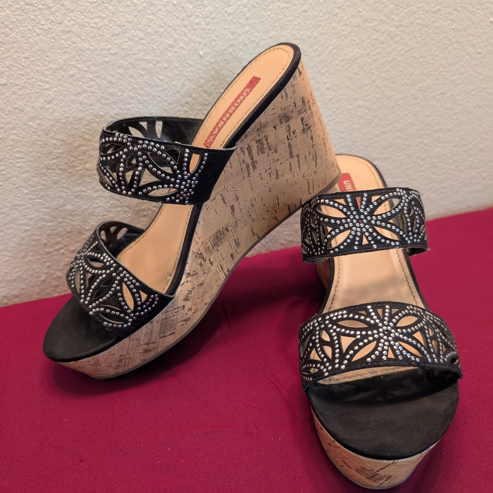 UNIONBAY Black and Tan Wedge Sandals